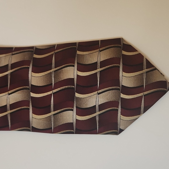 Stafford Men's Burgandy and Gold Silk Necktie - Picture 2 of 8